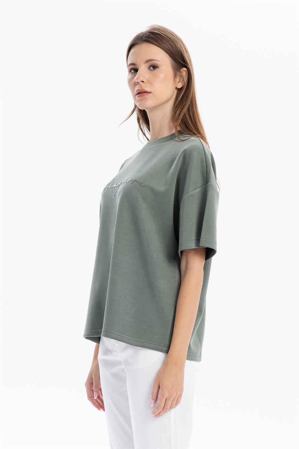 Bisiklet Yaka Oversize Emboss Baskılı Kadın T-Shirt