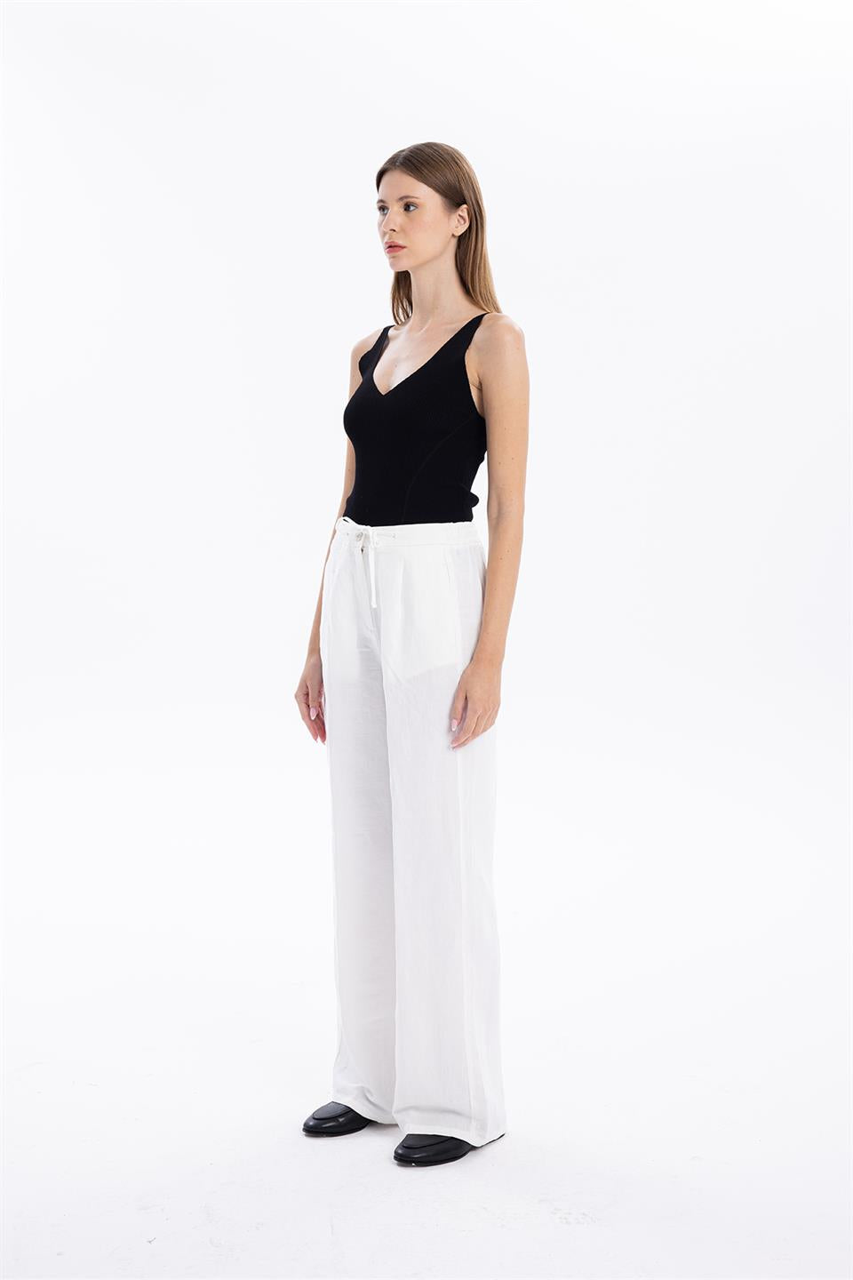 V Yaka Slim Fit İNce Askılı Triko Kadın Atlet