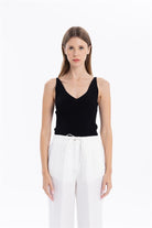 GMG Firenze-V Yaka Slim Fit İnce Askılı Triko Kadın Atlet-Summer'25-5-Milagron.com
