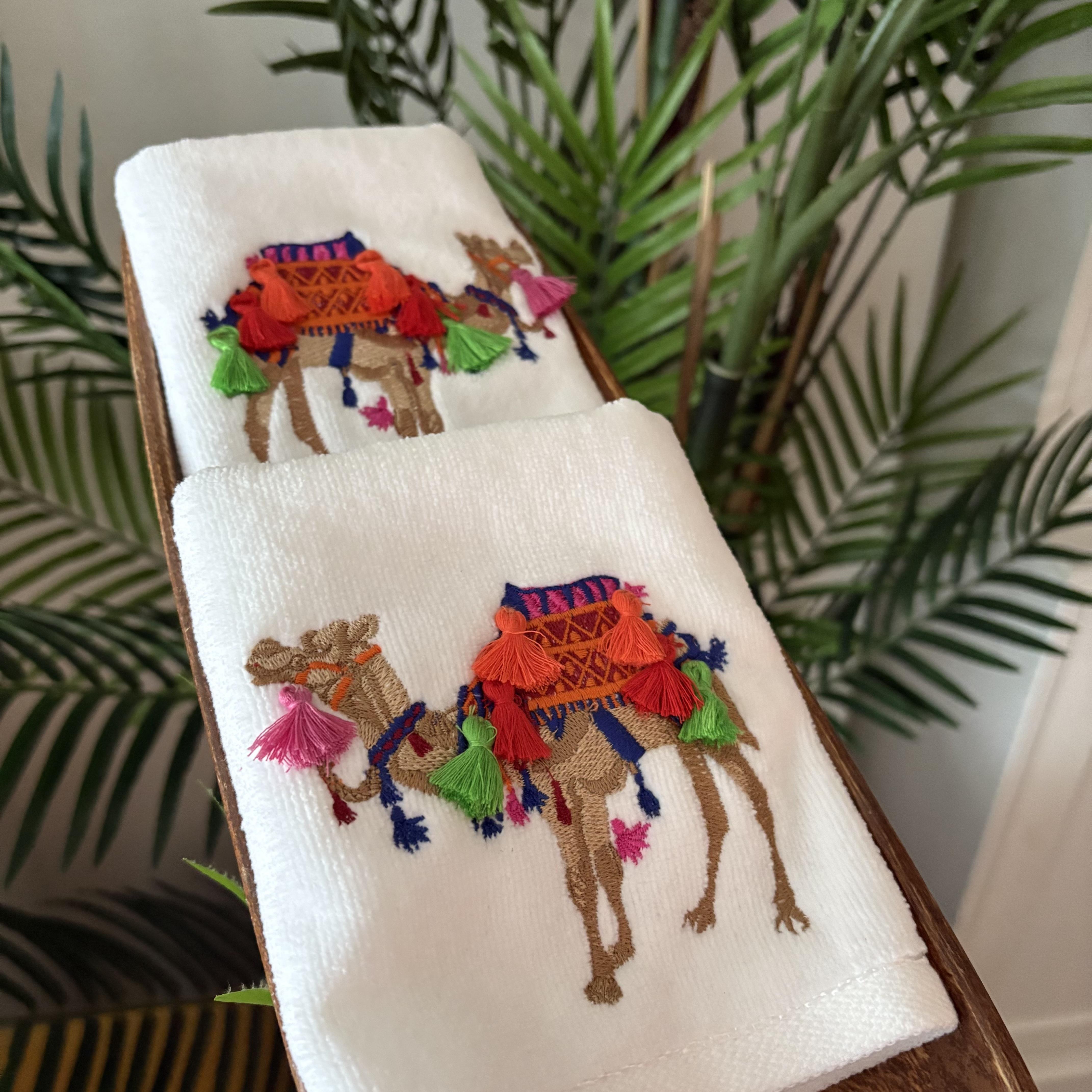 Püsküllü Deve İşlemeli Havlu ( 2 Adet )