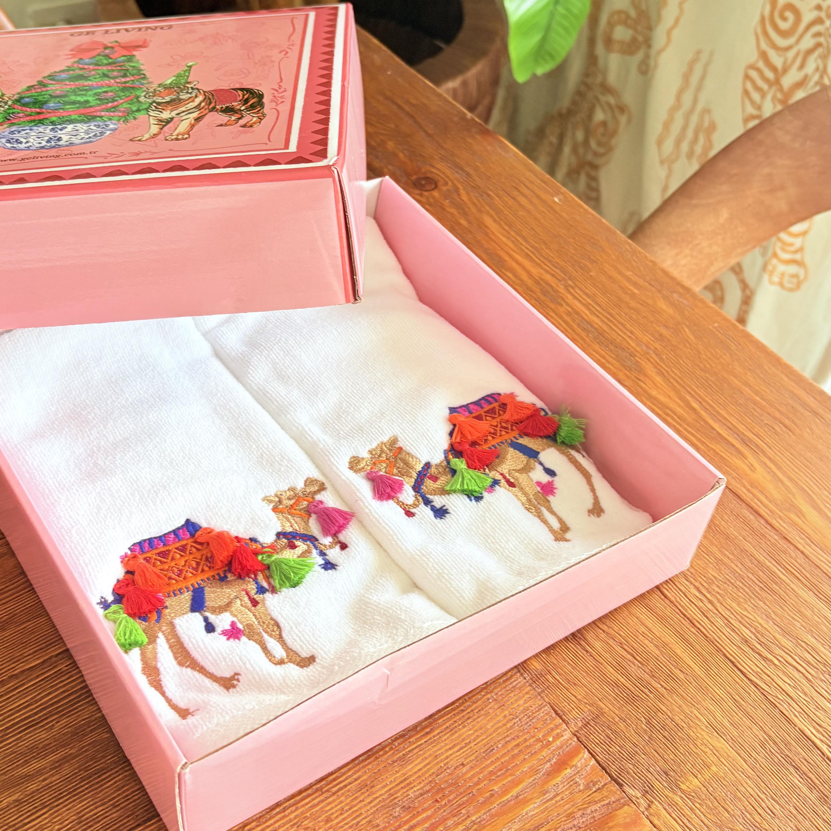 Püsküllü Deve İşlemeli Havlu ( 2 Adet )