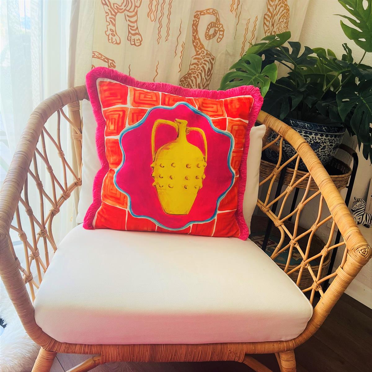 Antik Testi Desenli Kırlent - Özel Tasarım Kadife Yastık Kılıfı