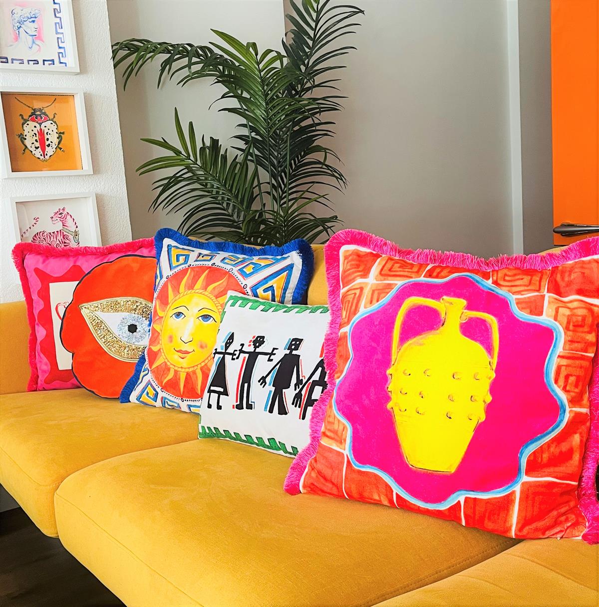 Antik Testi Desenli Kırlent - Özel Tasarım Kadife Yastık Kılıfı