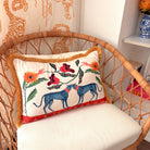 Boho Çiçek ve Çift Leopar Desenli Kadife Yastık Kılıfı – 40x60 cm – Püsküllü Dekoratif Kırlent Kılıfı