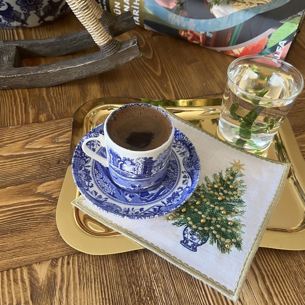 Dekoratif Kırmızı Boncuklu Yılbaşı Ağacı ve Gold Boncuklu Yılbaşı Ağacı Kokteyl Peçete