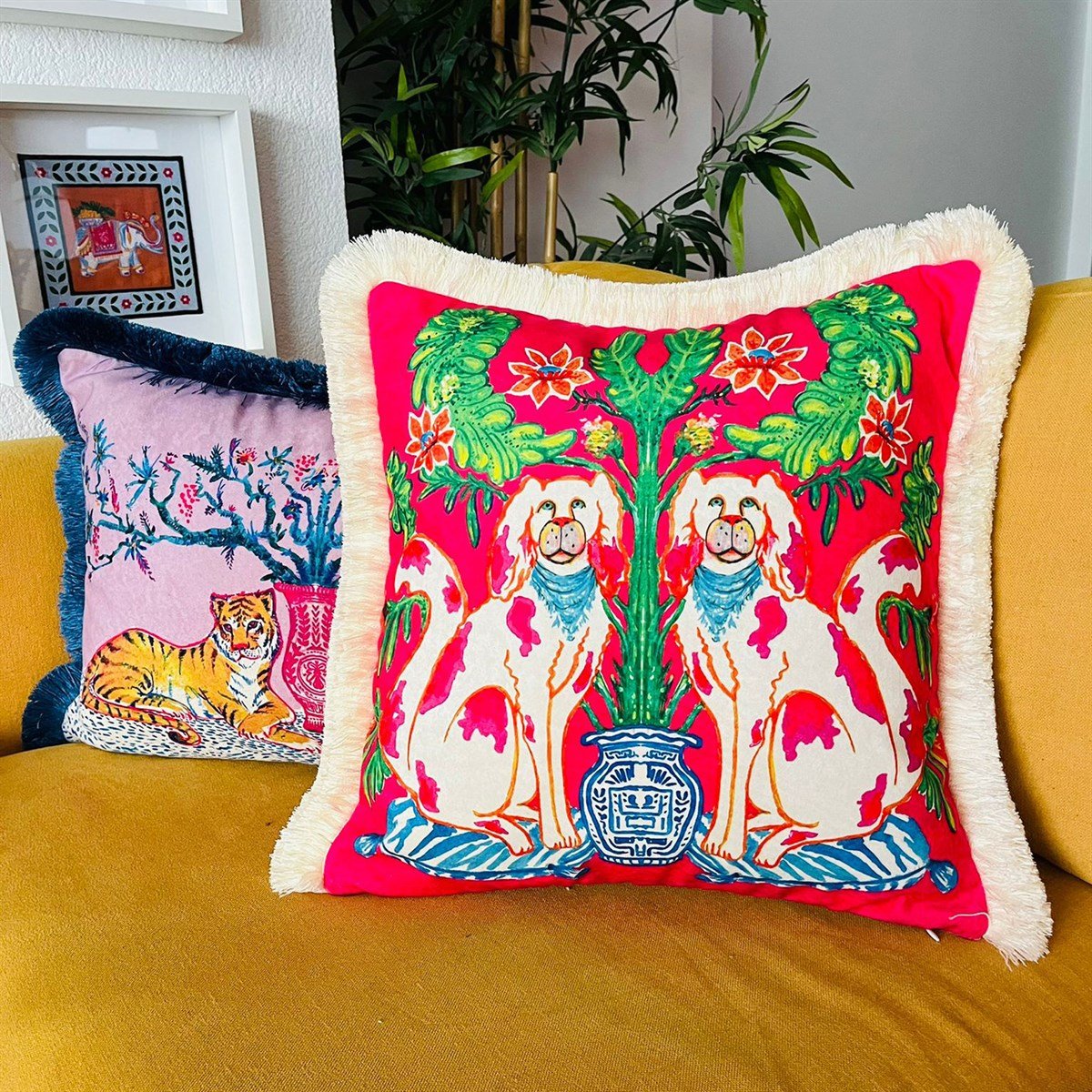 Dekoratif Chinoiserie Köpek Desenli Kadife Kırlent Kılıfı ( 45 cm x 45 cm )