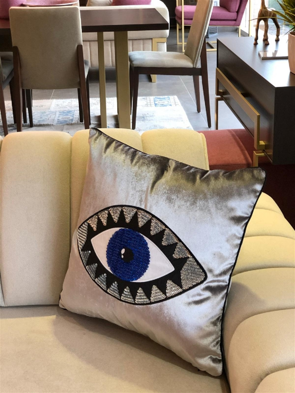 Dekoratif Göz Desenli Pullu Gümüş Kadife Kırlent Kılıfı