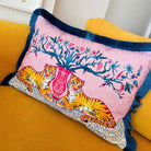 Dekoratif Kaplan Desenli Pembe Kadife Kırlent Kılıfı ( 40 x 60 cm )