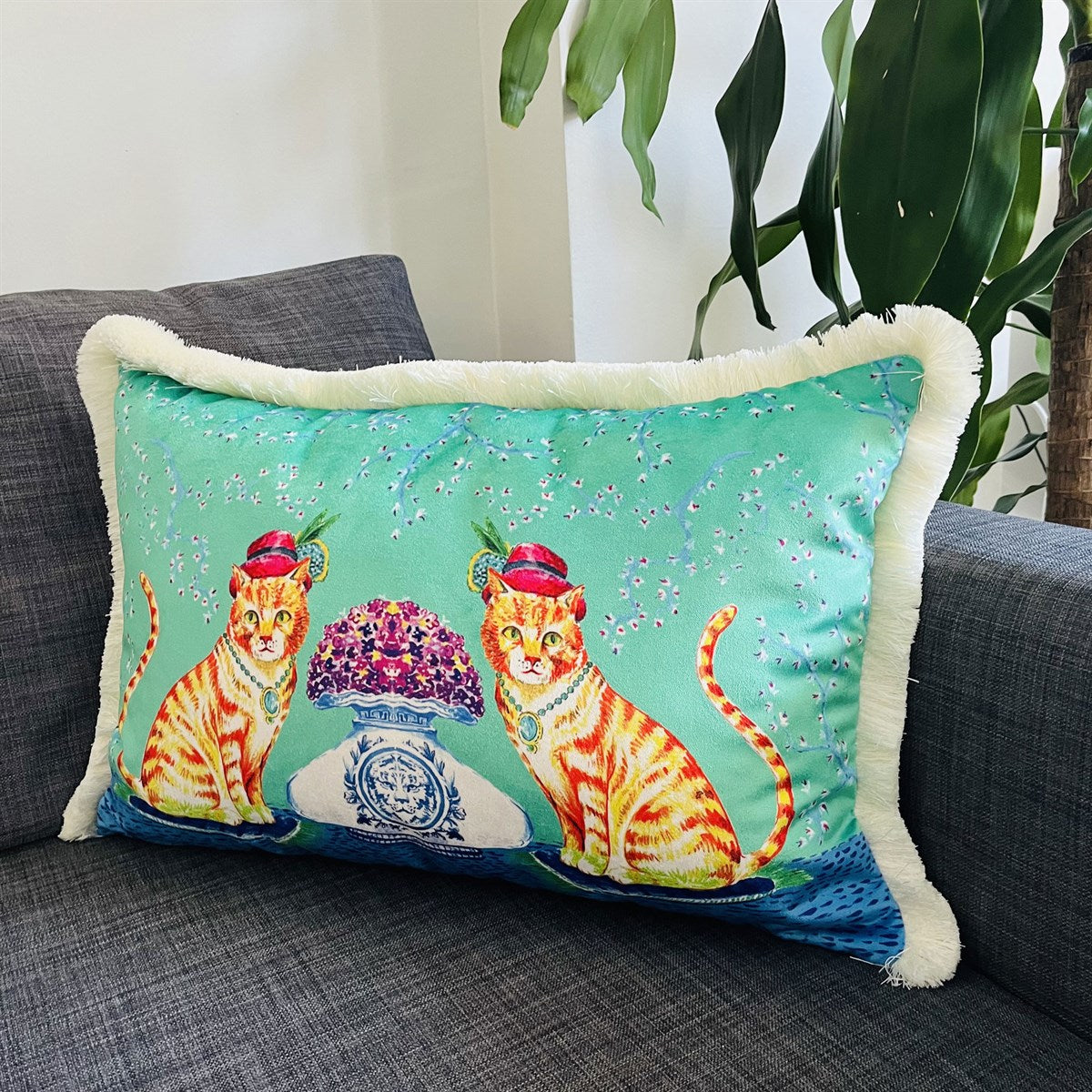Dekoratif Kedi Desenli Su Yeşili Kadife Kırlent Kılıfı ( 40 x 60 cm )