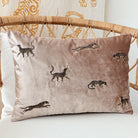 Dekoratif Leopar Desenli Bej Kadife Kırlent Kılıfı 35 x 50 cm