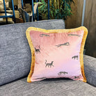 Dekoratif Leopar Desenli Pembe Kadife Kırlent Kılıfı 45 x 45 cm