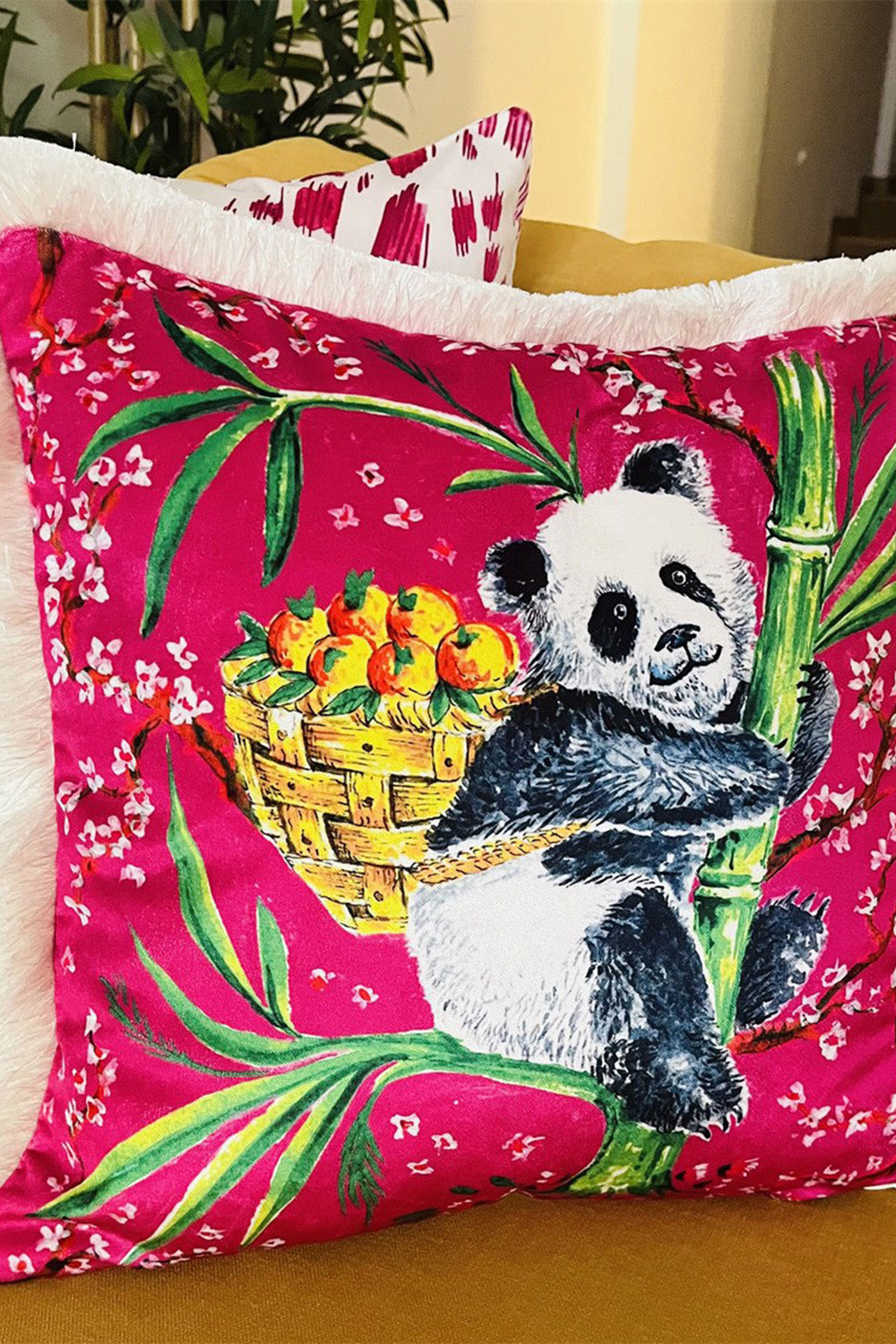 Ge Living-Dekoratif Panda Desenli Pembe Kadife Kırlent Kılıfı ( 45 X 45 )-Kırlent Kılıfı-3-Milagron.com