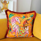 Dekoratif Pembe Zebra Desenli Kadife Kırlent Kılıfı ( 45 cm x 45 cm )