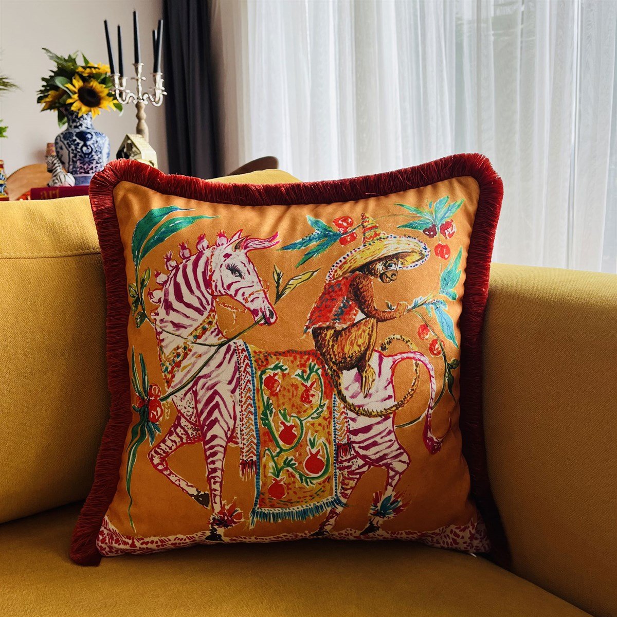 Dekoratif Pembe Zebra Desenli Kadife Kırlent Kılıfı ( 45 cm x 45 cm )