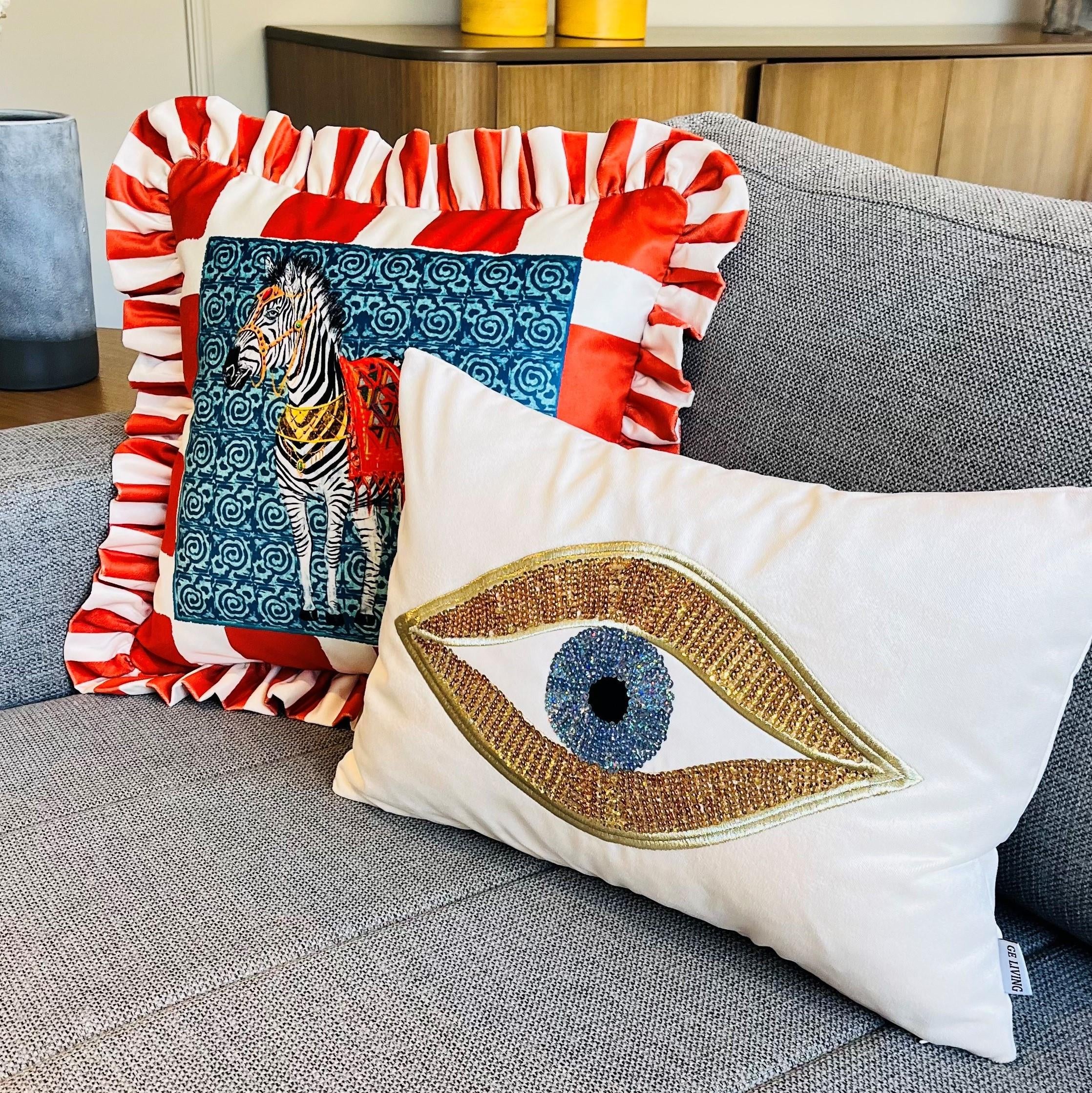 Dekoratif Pullu Göz Desenli Krem Kadife Kırlent Kılıfı ( 35 cm x 50 cm )