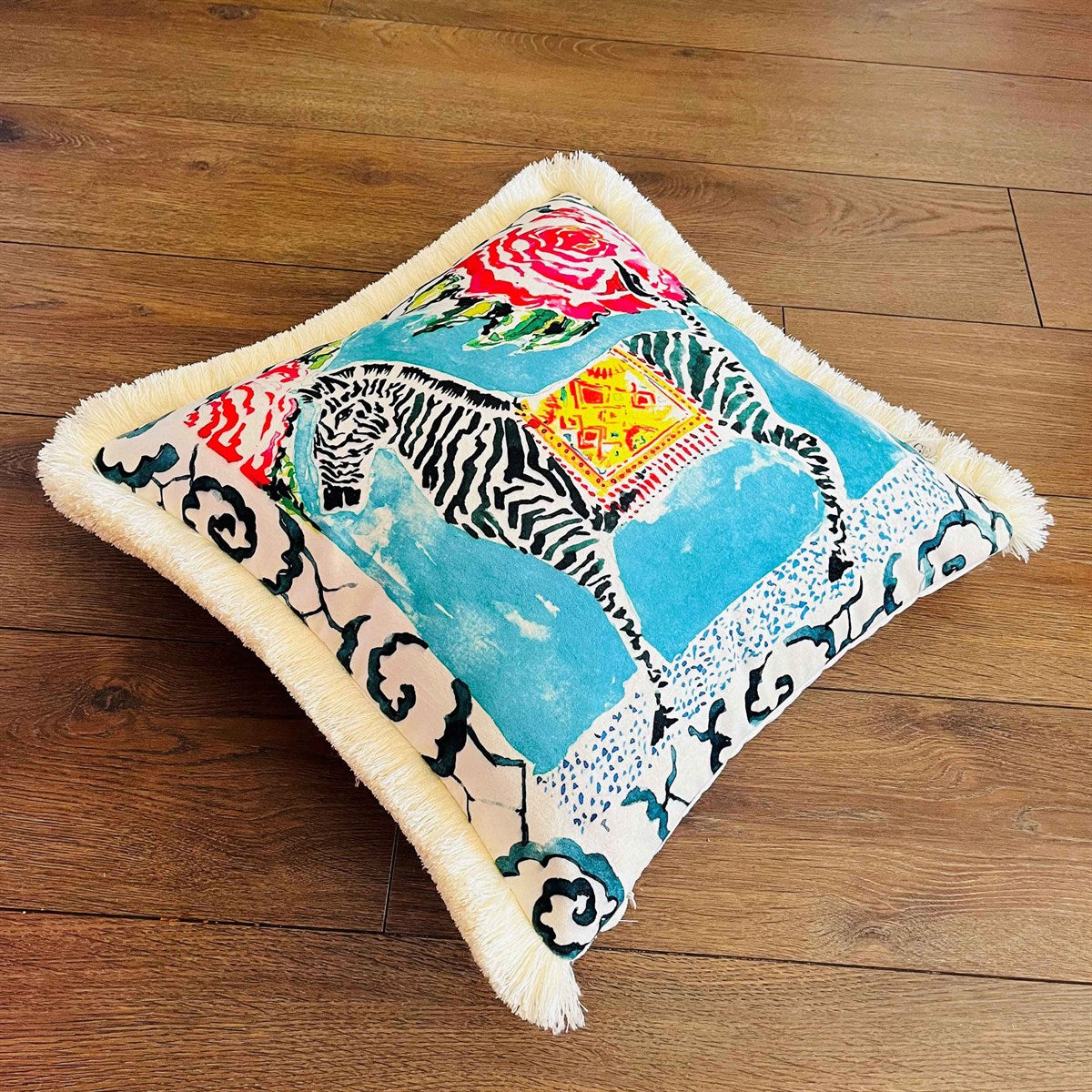 Dekoratif Zebra Desenli Kadife Kırlent Kılıfı ( 45 cm x 45 cm )