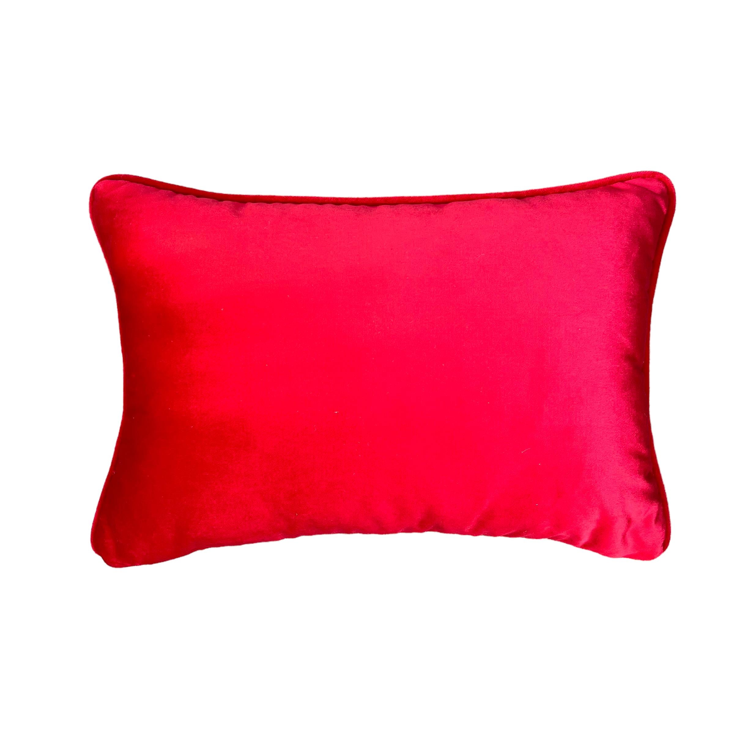 Kurşun Asker Desenli Kırmızı Kadife Kırlent Kılıfı 35 x 50