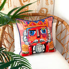 Nutcracker Desenli Kadife Yastık Kılıfı – 50x50 cm – Renkli Yeni Yıl Tasarım – Dekoratif Kırlent Kılıfı