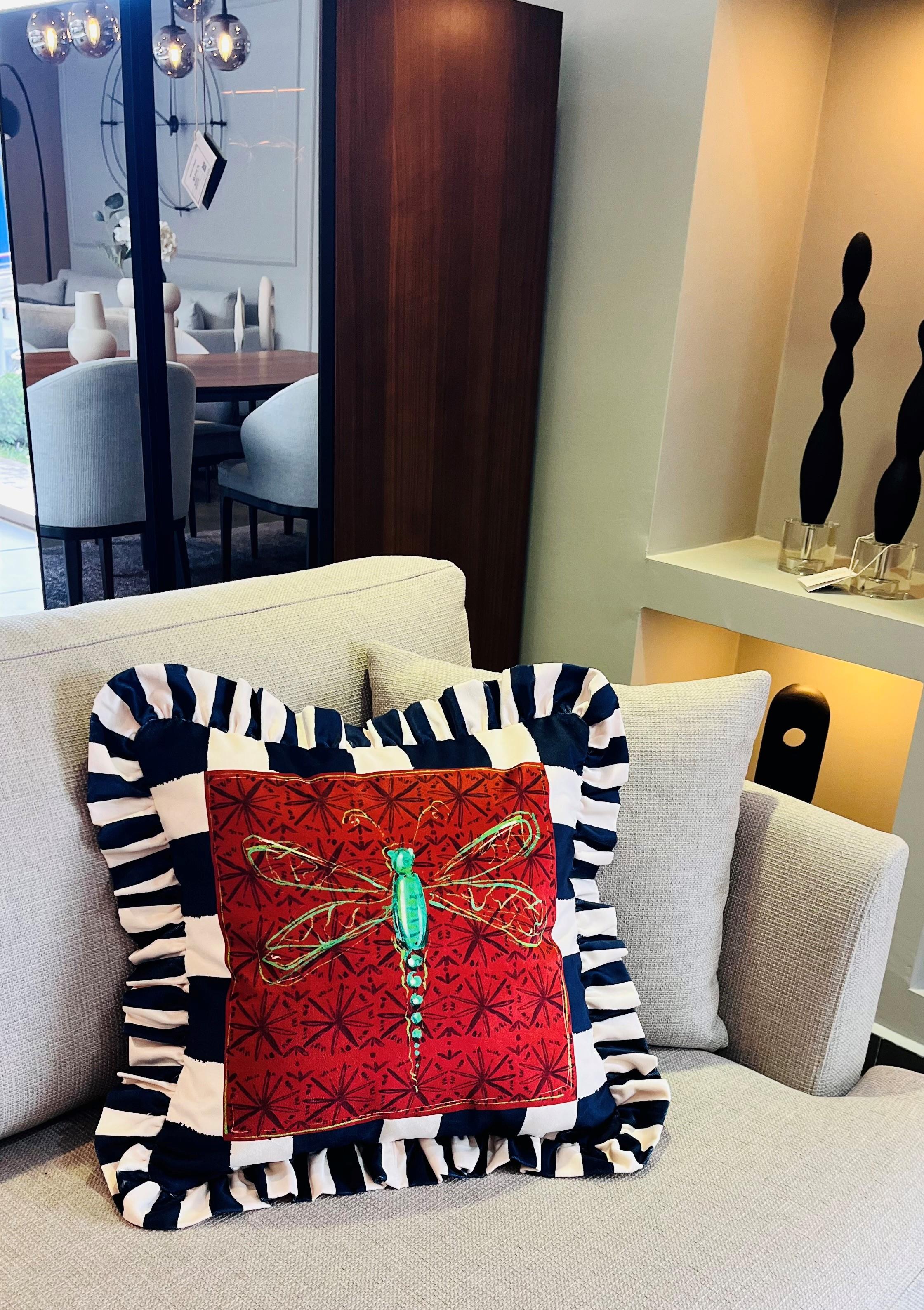 Yusufcuk Desenli Lacivert Kadife Kırlent Kılıfı - Hope Serisi Özel Tasarım Fırfırlı