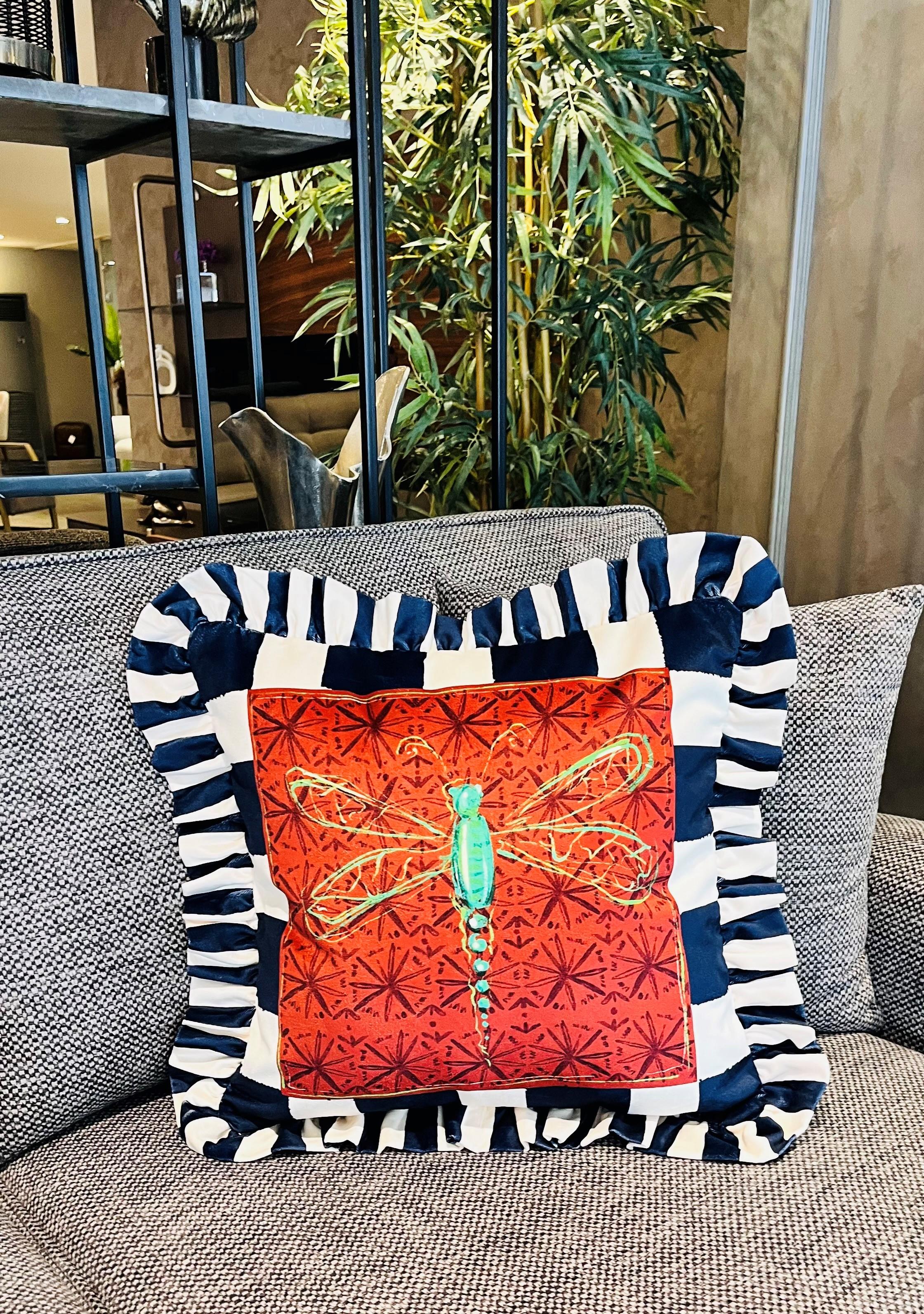 Yusufcuk Desenli Lacivert Kadife Kırlent Kılıfı - Hope Serisi Özel Tasarım Fırfırlı