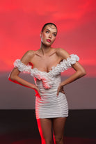 Gira Official-Beyaz Çiçek Detaylı Düşük Omuz Mini Elbise-Elbise-1-Milagron.com