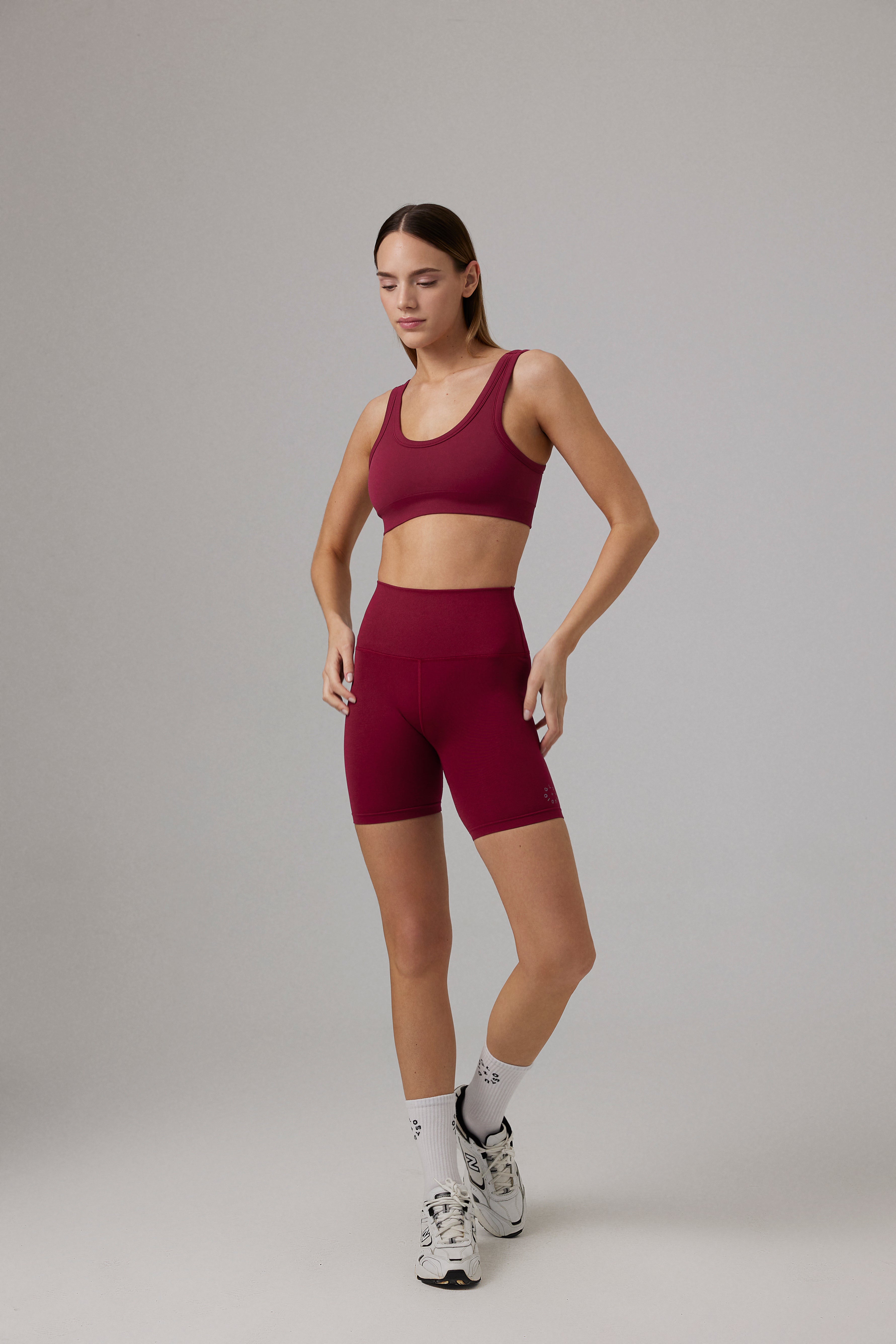 Glo Studio-Paris Seamless Biker Shorts Bordeaux-Şort-3-Milagron.com