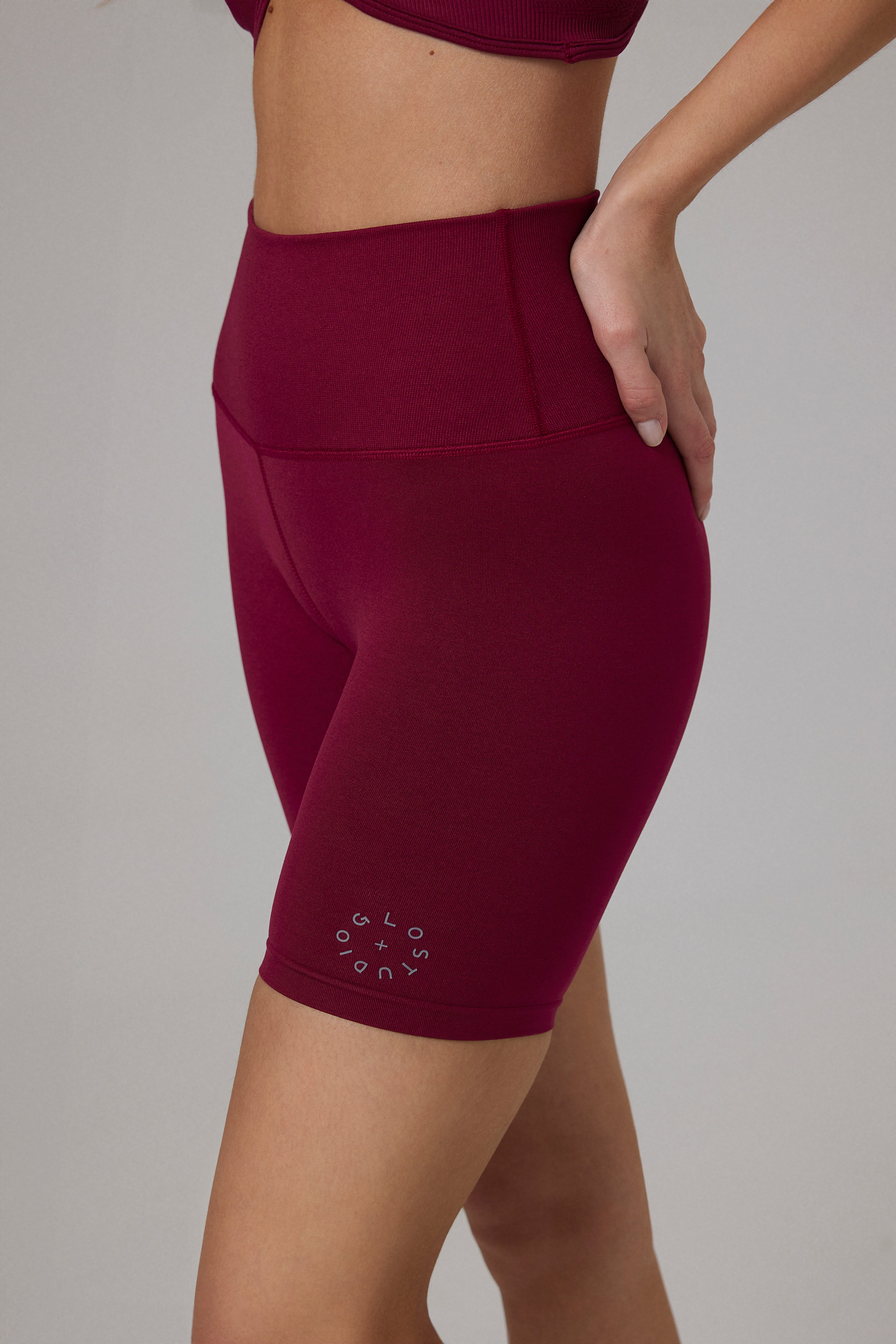 Glo Studio-Paris Seamless Biker Shorts Bordeaux-Şort-5-Milagron.com