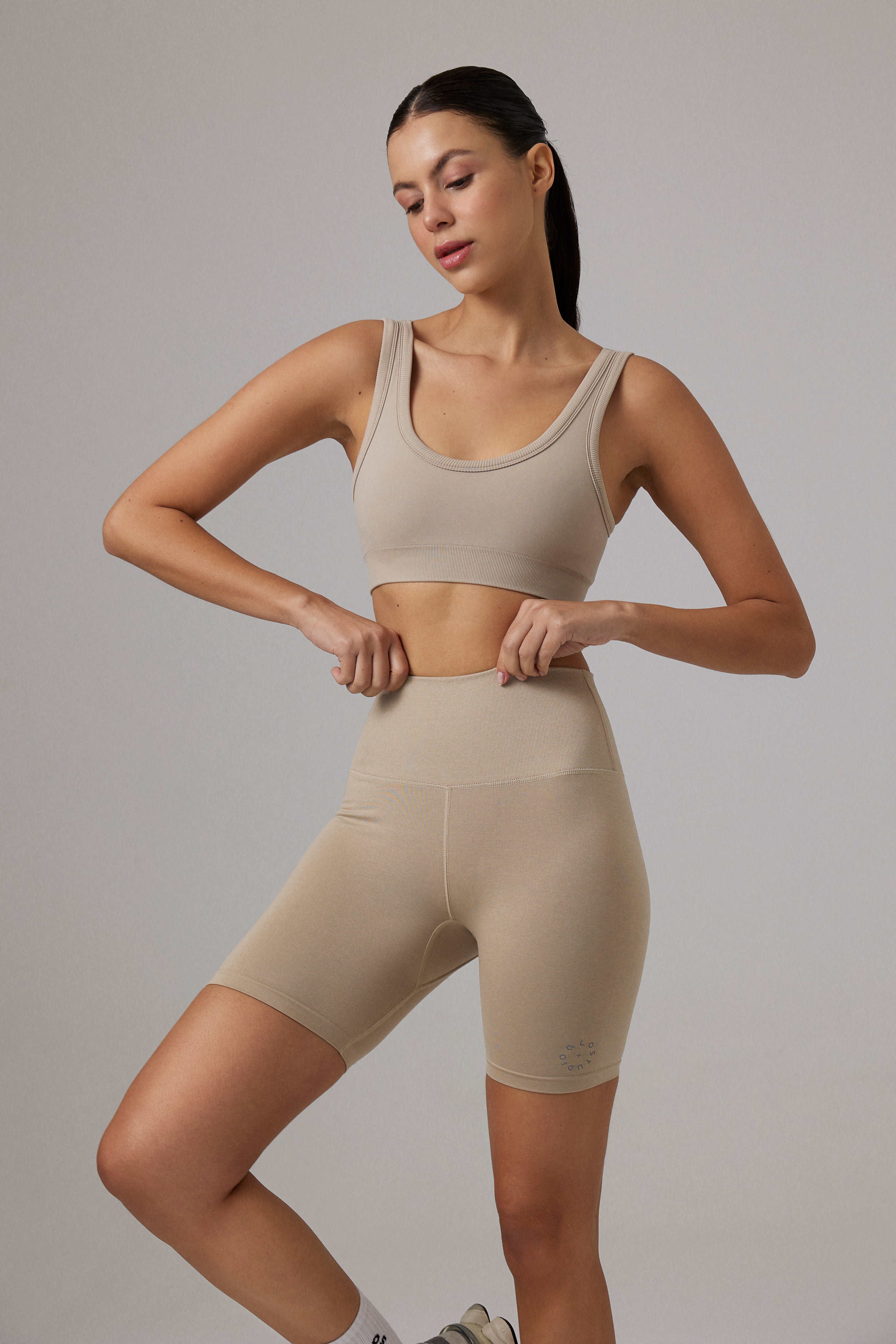 Glo Studio-Paris Seamless Biker Shorts Stone-Şort-1-Milagron.com