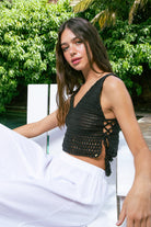 Handarte Los Angeles-El Örgüsü Siyah V Yaka Crop-Crop Top-6-Milagron.com
