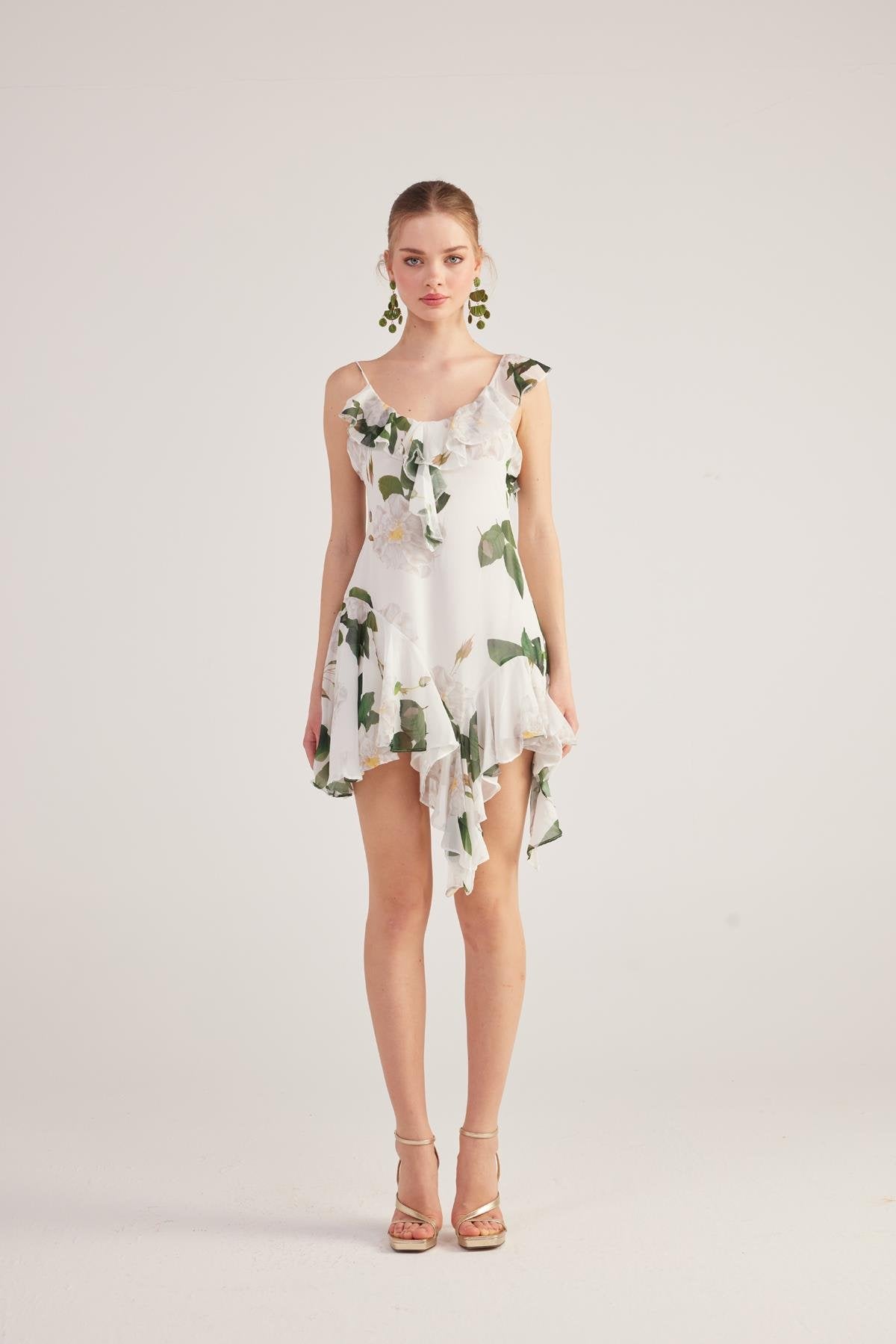 Asimetrik Kesim Sırt Dekolteli Çiçekli Gigi Elbise Beyaz