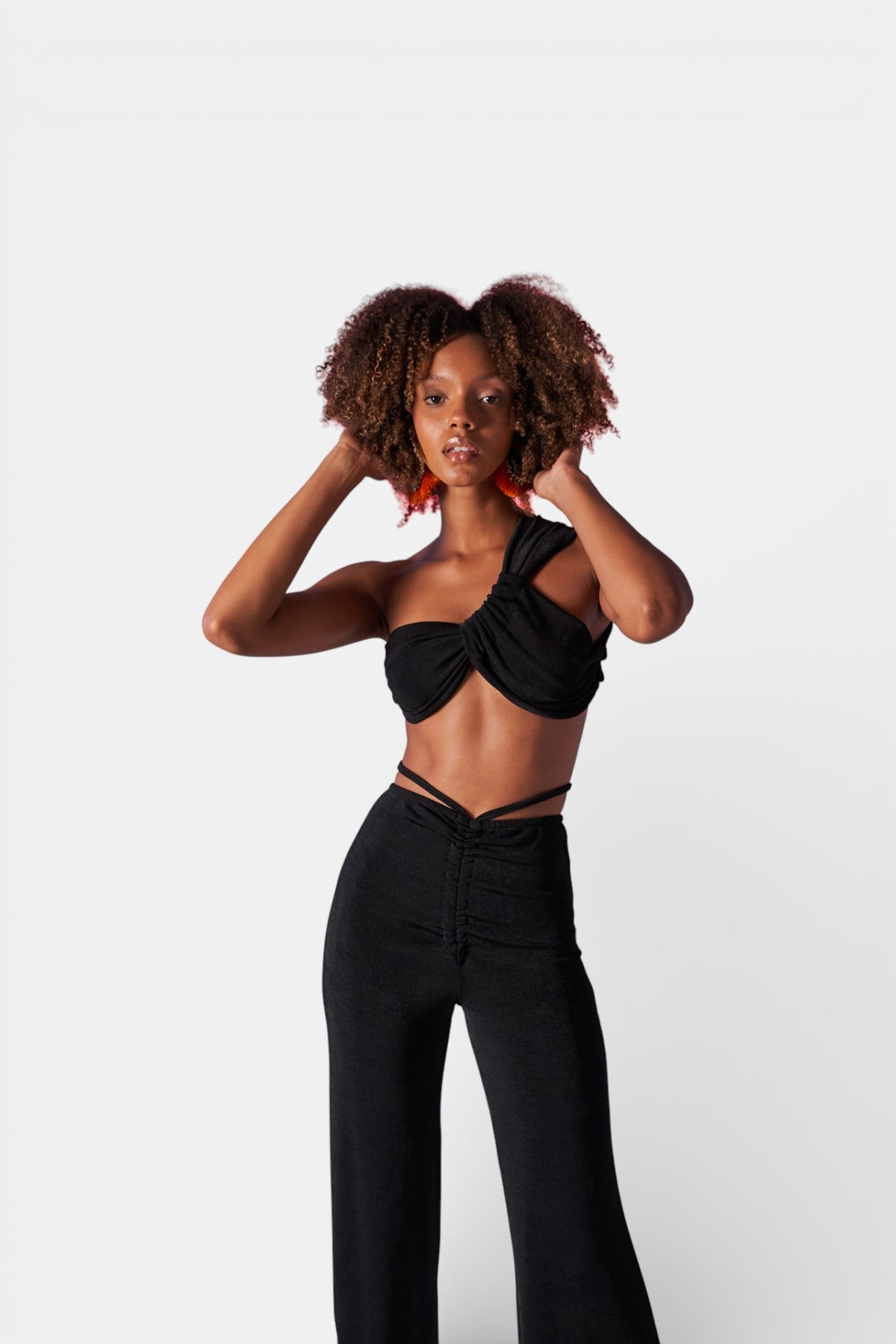 Holly Lolly-Beatrice Omuz Detaylı Crop Bluz – Si̇yah-Bluz-1-Milagron.com