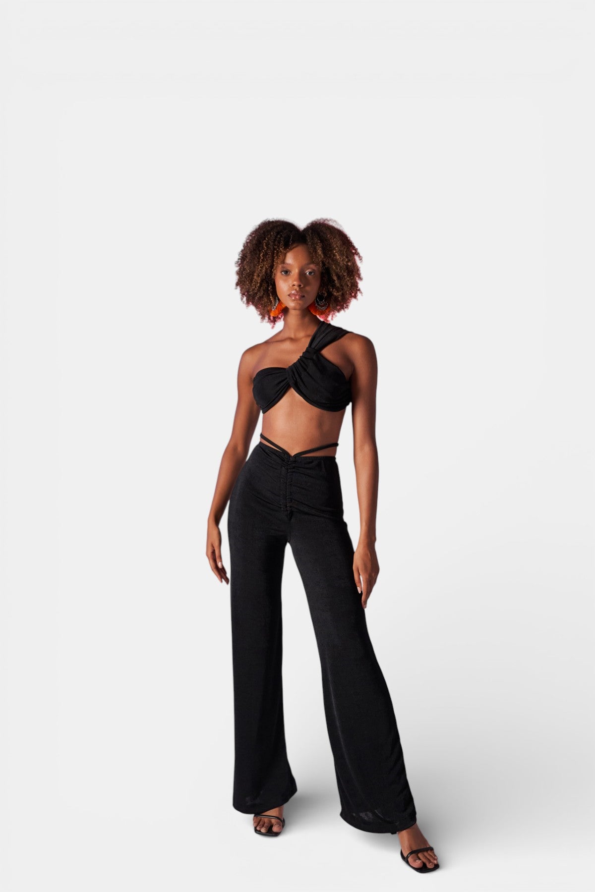 Holly Lolly-Beatrice Omuz Detaylı Crop Bluz – Si̇yah-Bluz-3-Milagron.com