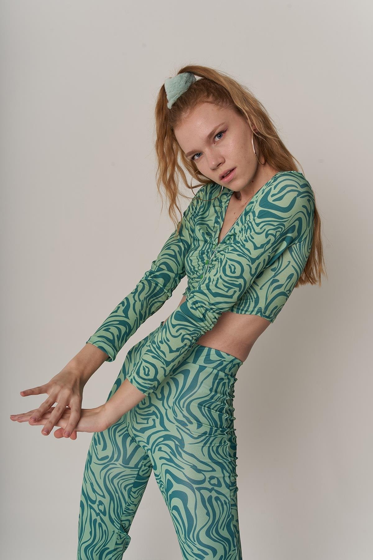 Crop Model Esnek Uzun Kol Volera Bluz Yeşil
