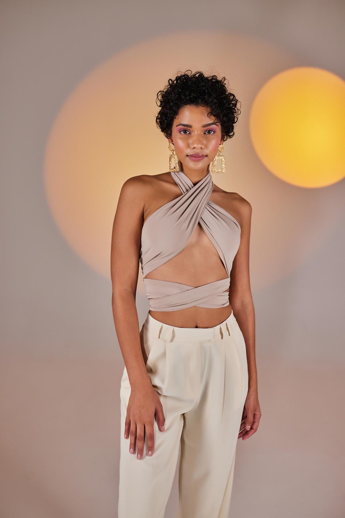 Crop Model Wrap Top Bej