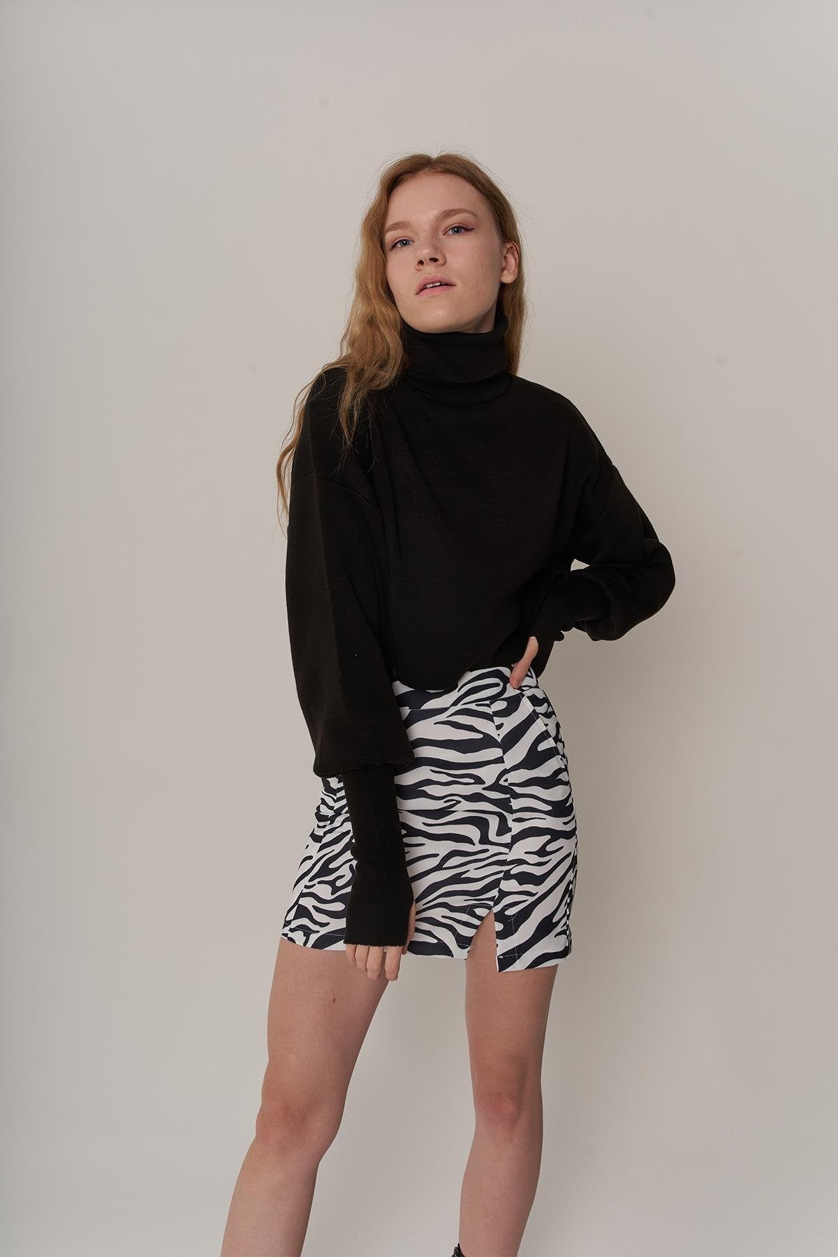 Kadın Siyah Beyaz Zebra Desen Mini Boy Yırtmaçlı Fermuar Kapamalı Astarlı Marvin Etek