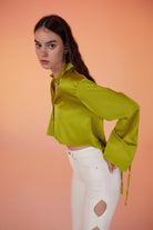 Özel Dokulu Saten Crop Silky Gömlek Yeşil