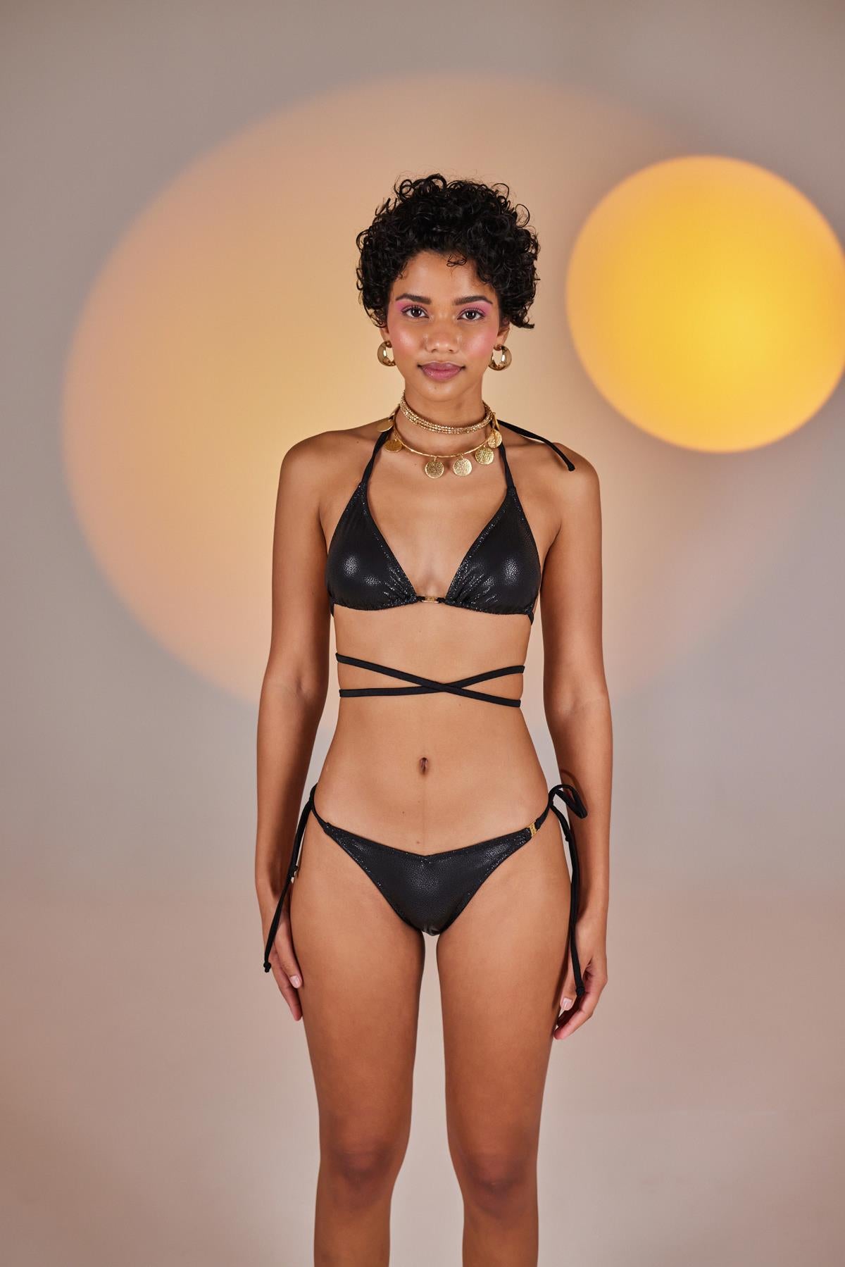 Özel Yapım Parlak Kumaşlı H Aksesuarlı V Kesim Ivory Bikini Altı Siyah