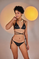 Özel Yapım Parlak Kumaşlı H Aksesuarlı V Kesim Ivory Bikini Altı Siyah
