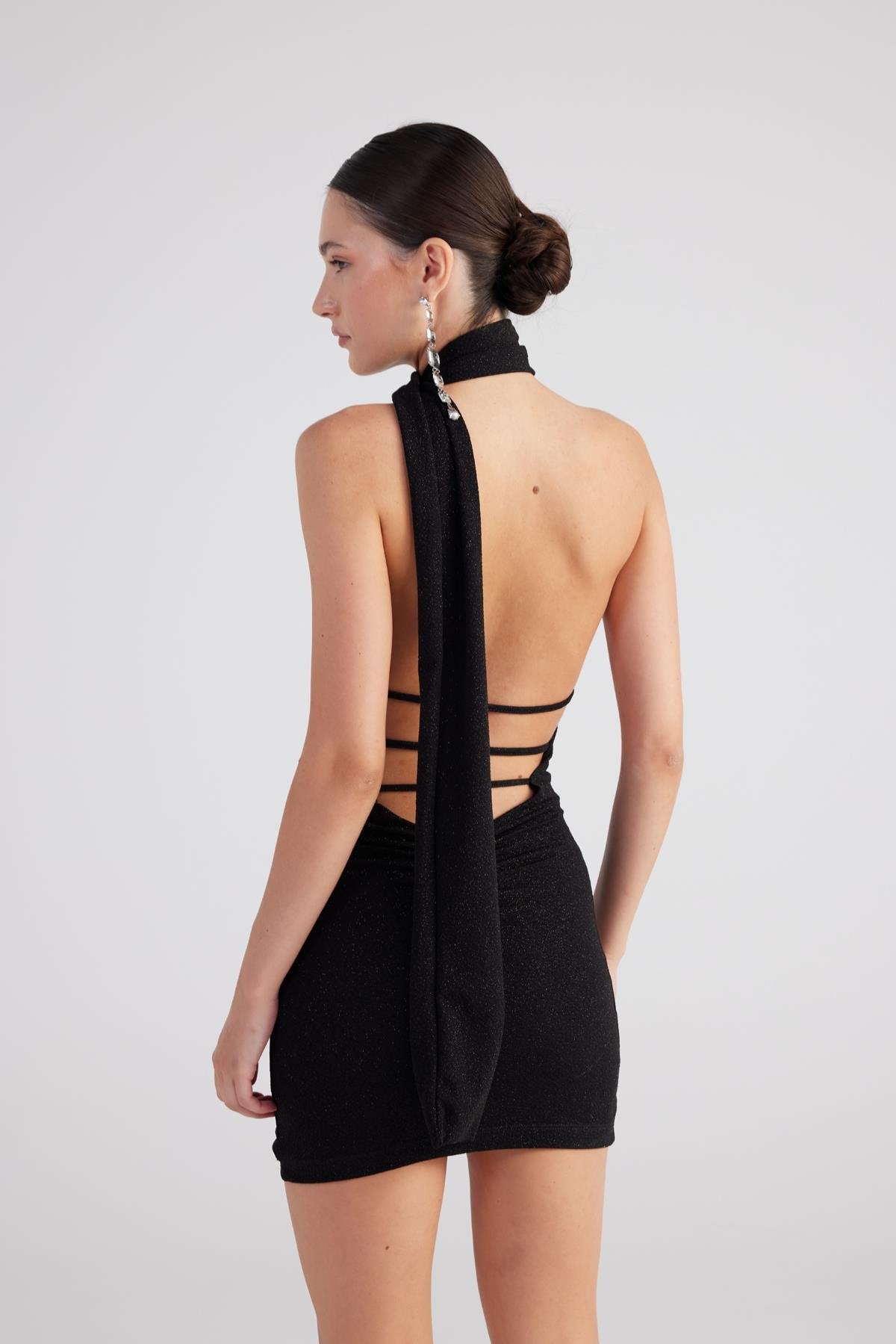 Şal Yaka Sırt Dekolteli Simli Mini Bella Elbise Siyah