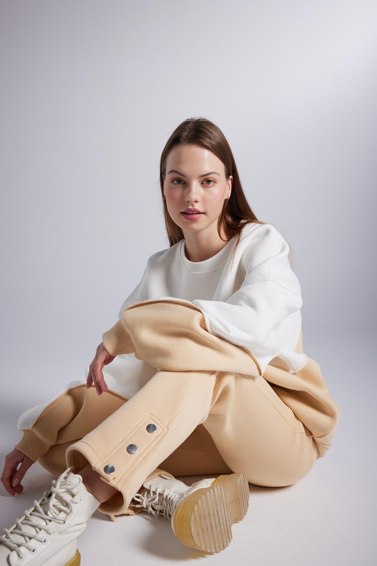 Şardonlu 3 İplik Kumaş Çıtçıt Kapamalı Lastikli Düz Kesim Nola Eşofman Altı Bej