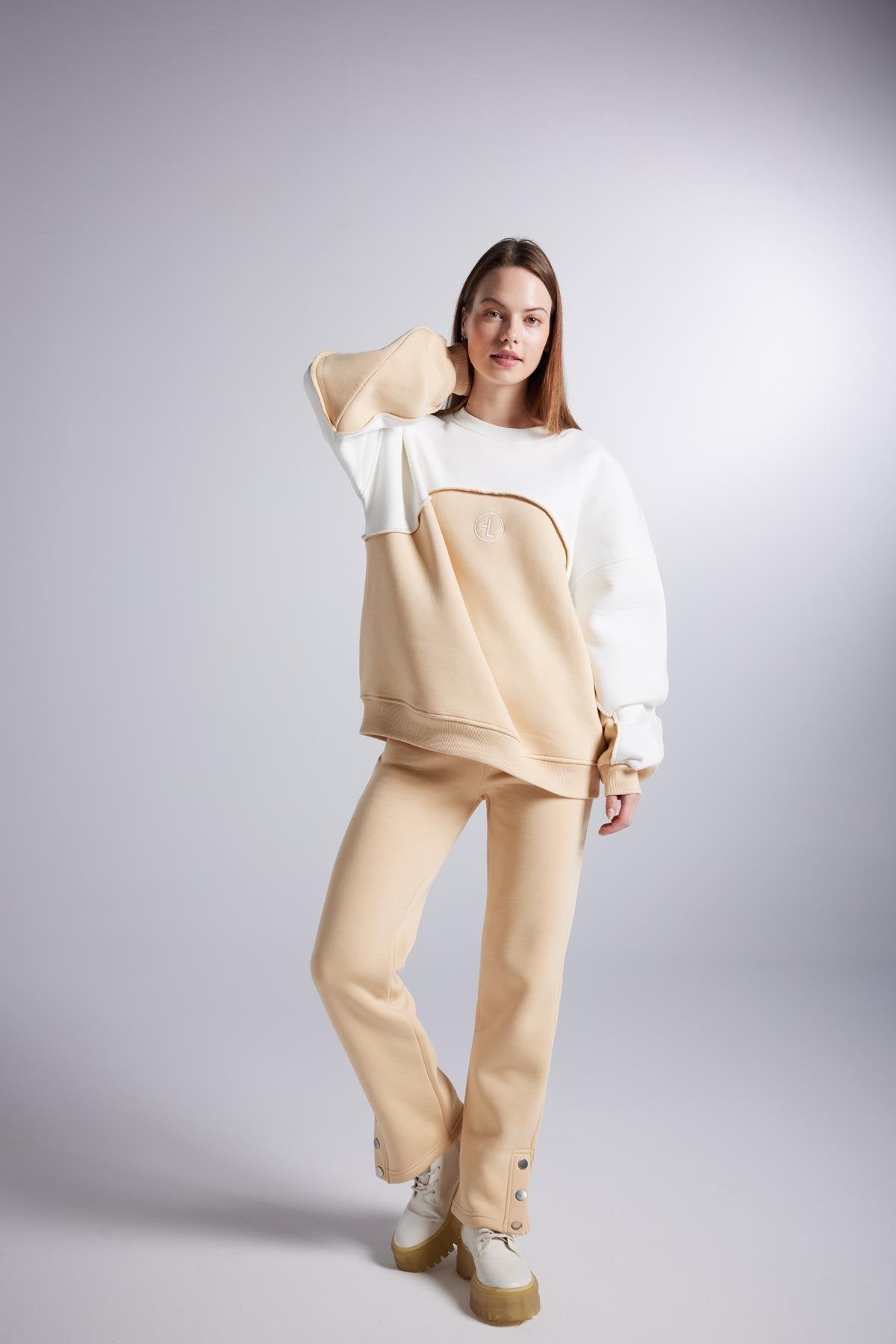 Şardonlu 3 İplik Kumaş Logolu Oversize Nola Sweatshirt Bej