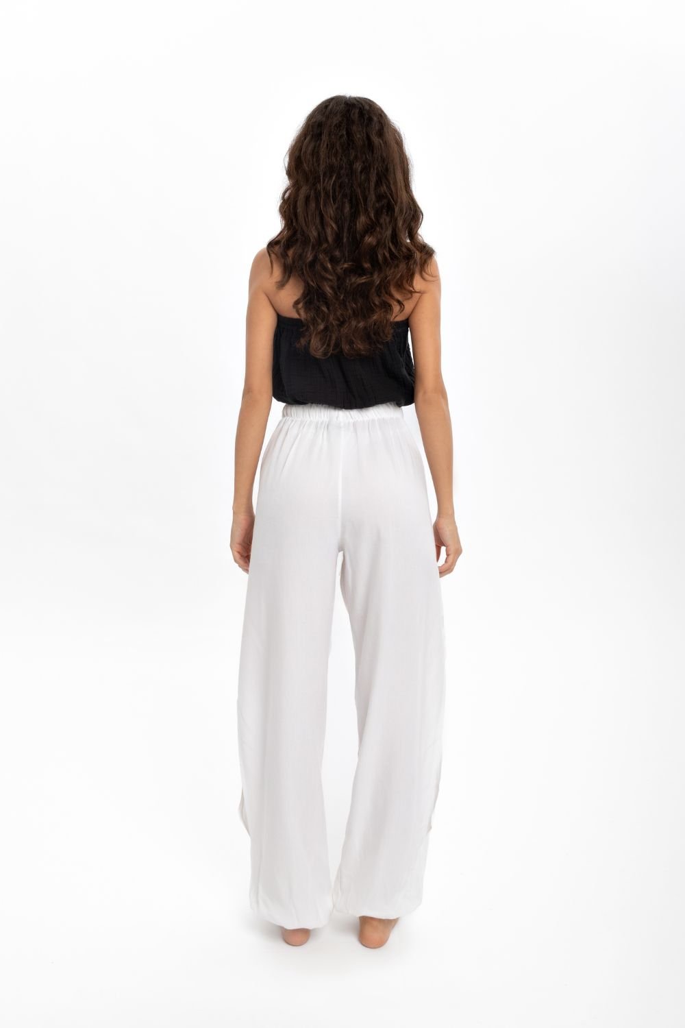 Tualet teshigidan sorishga majbur Mening klitorim, mushuk, eshak va dumbamni yalang.