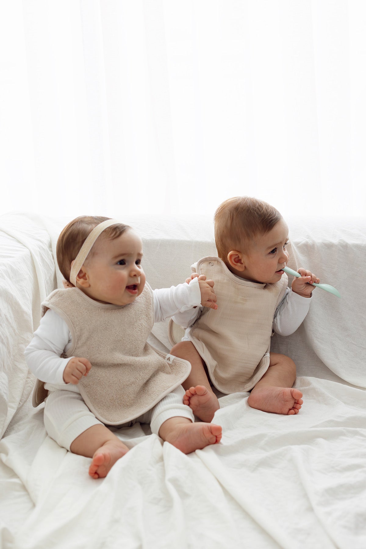 İRYA-Colors Of Joy 2'Li Organik Pamuk Müslin Bebek Önlük Seti Bej-Önlük-1-Milagron.com