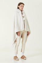 Irya-Es Parla Karmen Giyilebilir Battaniye Bej-Giyilebilir Battaniye-3-Milagron.com