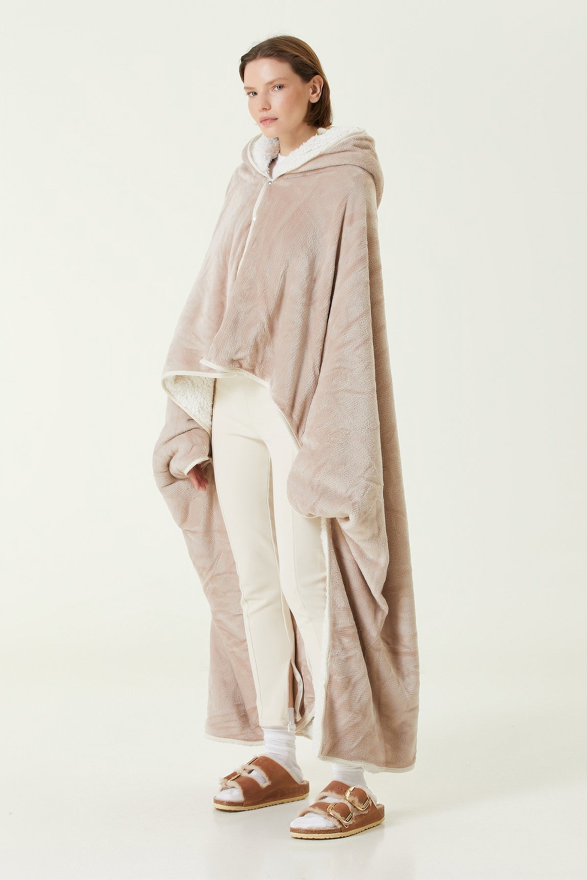 Irya-Es Parla Lona Giyilebilir Battaniye Oversize Bej-Giyilebilir Battaniye-1-Milagron.com