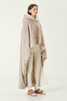 Irya-Es Parla Lona Giyilebilir Battaniye Oversize Bej-Giyilebilir Battaniye-3-Milagron.com