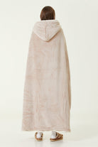 Irya-Es Parla Lona Giyilebilir Battaniye Oversize Bej-Giyilebilir Battaniye-5-Milagron.com