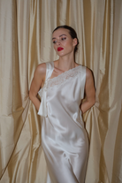 İpek Kıramer-Helen Silk Chemise Ecru-Gecelik-1-Milagron.com