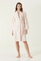 Irya-Roya Kişiselleştirilmiş Nakışlı Kadın Bornoz Pudra-Bornoz-1-Milagron.com