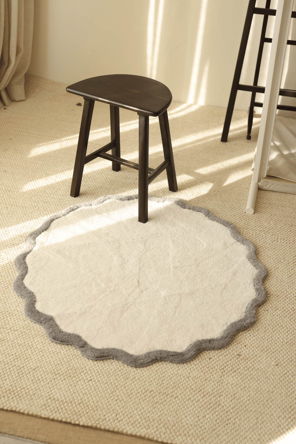 İrya-Scallop Yuvarlak Banyo Paspası Bambu 90x90 Gri-Banyo Paspası-6-Milagron.com